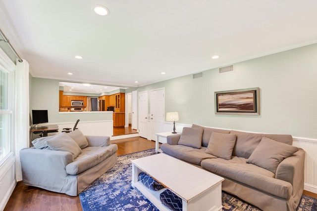 7113 Farmington Way, Madison, WI 53717