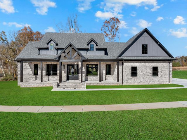 2108 Country Club Dr, Tullahoma, TN 37388