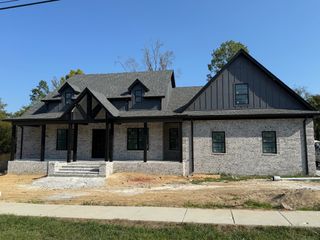 2108 Country Club Dr, Tullahoma, TN 37388