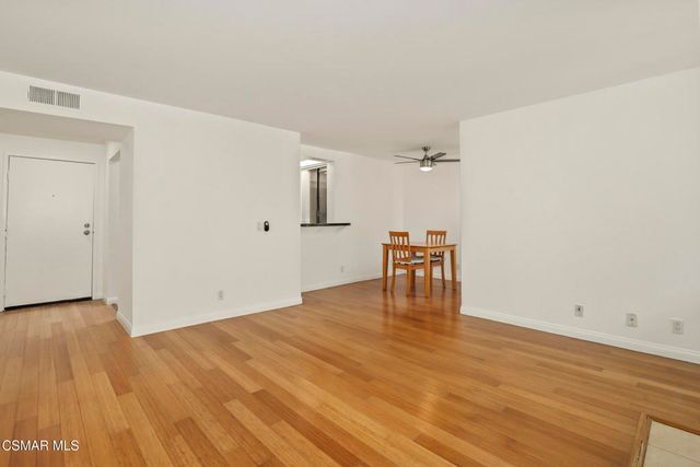 7826 Topanga Canyon Boulevard 103, Canoga Park, CA 91304