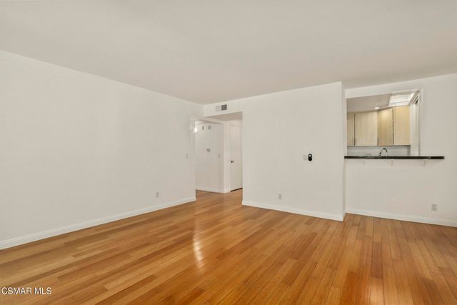 7826 Topanga Canyon Boulevard 103, Canoga Park, CA 91304