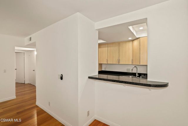 7826 Topanga Canyon Boulevard 103, Canoga Park, CA 91304