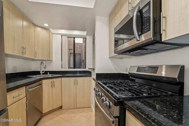 7826 Topanga Canyon Boulevard 103, Canoga Park, CA 91304