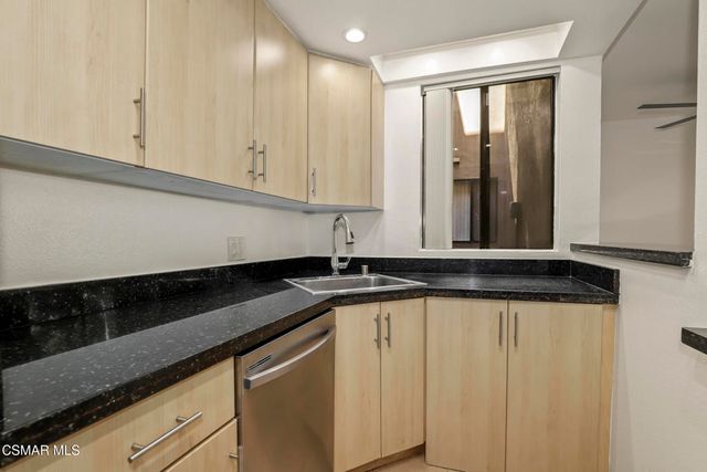 7826 Topanga Canyon Boulevard 103, Canoga Park, CA 91304