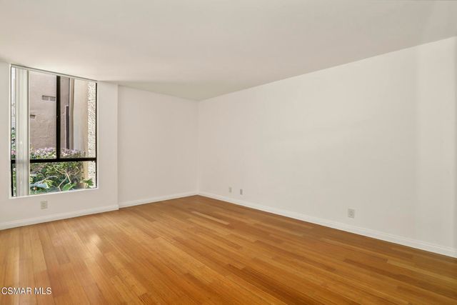 7826 Topanga Canyon Boulevard 103, Canoga Park, CA 91304