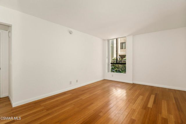 7826 Topanga Canyon Boulevard 103, Canoga Park, CA 91304