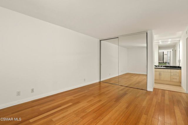 7826 Topanga Canyon Boulevard 103, Canoga Park, CA 91304