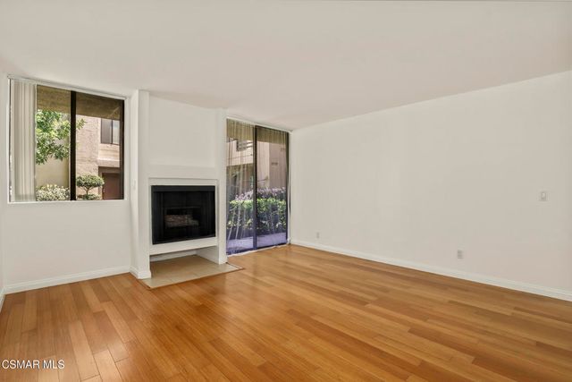 7826 Topanga Canyon Boulevard 103, Canoga Park, CA 91304