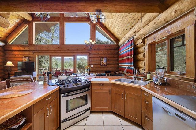 9844 Township Rd, Browns Valley, CA 95918
