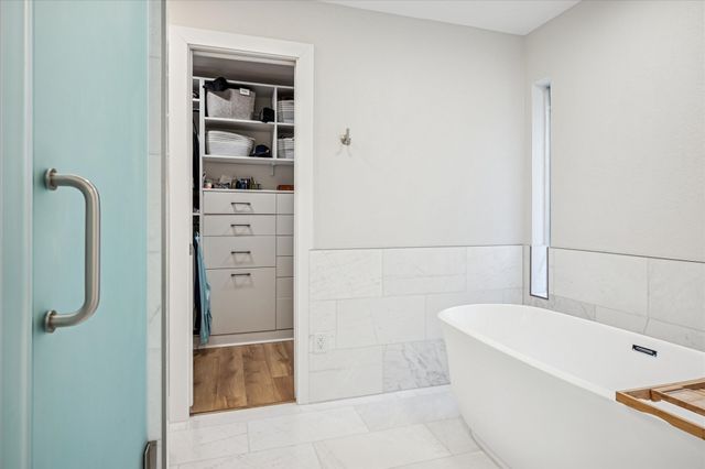 9545 Milltrail Drive, Dallas, TX 75238