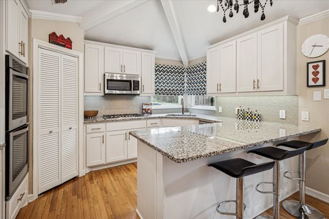 9545 Milltrail Drive, Dallas, TX 75238