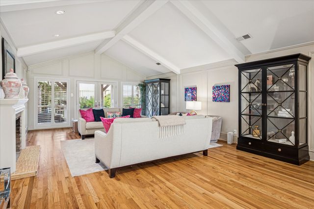 9545 Milltrail Drive, Dallas, TX 75238