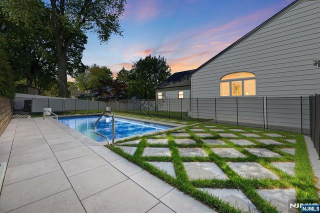 14 Congress Road, Emerson, NJ 07630