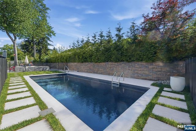 14 Congress Road, Emerson, NJ 07630