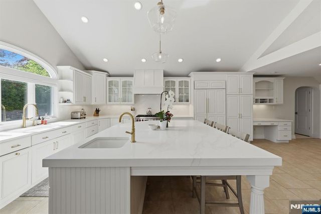 14 Congress Road, Emerson, NJ 07630