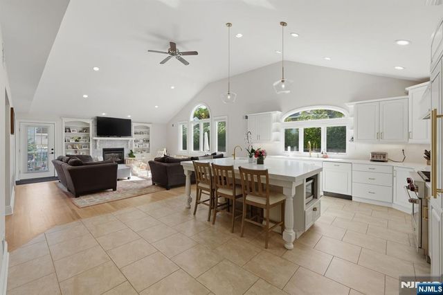14 Congress Road, Emerson, NJ 07630