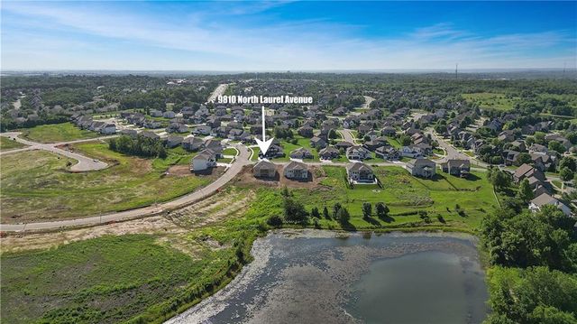 9810 N Laurel Avenue, Kansas City, MO 64157