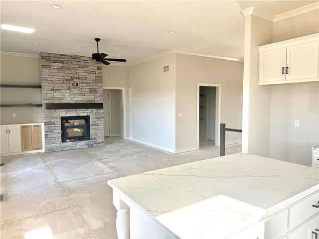 9810 N Laurel Avenue, Kansas City, MO 64157