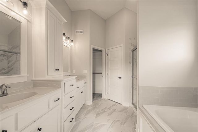 9810 N Laurel Avenue, Kansas City, MO 64157