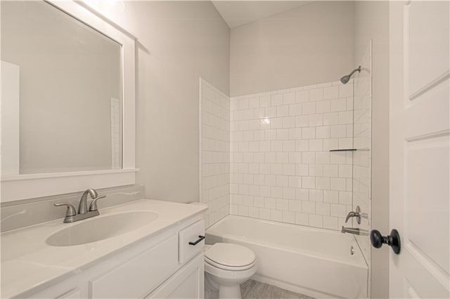 9810 N Laurel Avenue, Kansas City, MO 64157