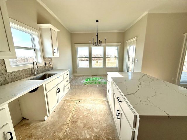 9810 N Laurel Avenue, Kansas City, MO 64157