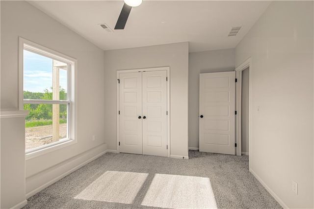 9810 N Laurel Avenue, Kansas City, MO 64157