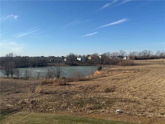 9810 N Laurel Avenue, Kansas City, MO 64157