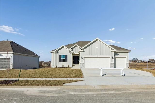 9810 N Laurel Avenue, Kansas City, MO 64157