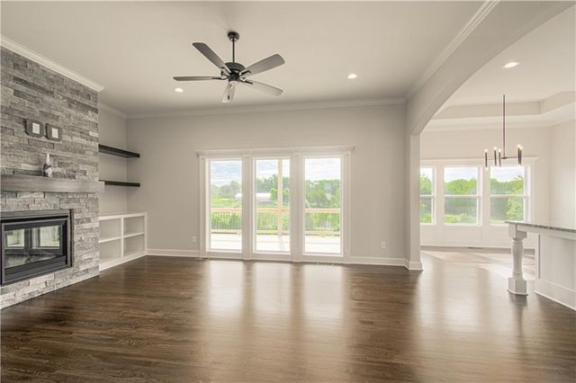 9810 N Laurel Avenue, Kansas City, MO 64157