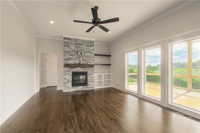 9810 N Laurel Avenue, Kansas City, MO 64157