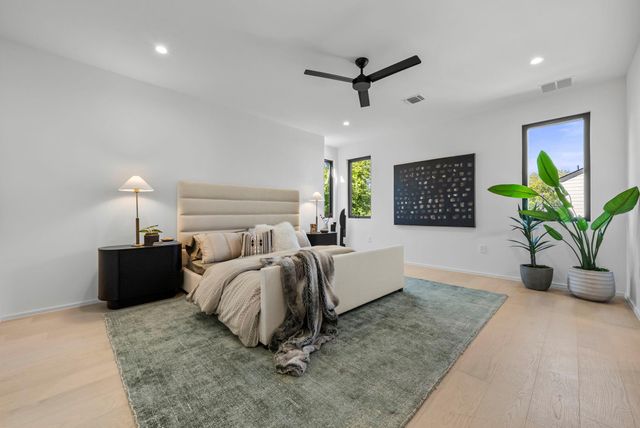 1216 Arcadia Ave 1, Austin, TX 78757