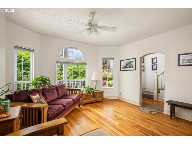 121 Ne Fargo St, Portland, OR 97212