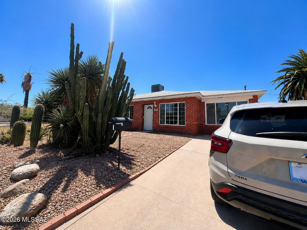6534 E Broadway, Tucson, AZ 85710