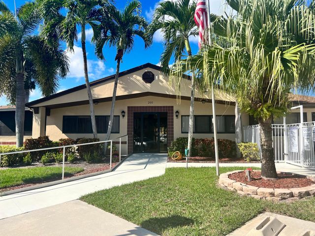 231 Pine Hov Circle A-1, Greenacres, FL 33463