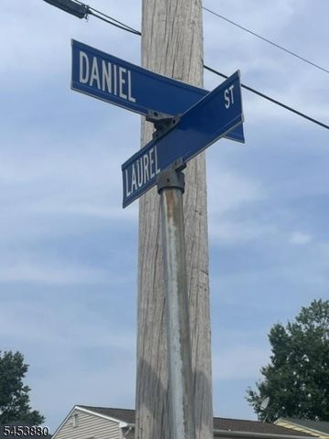 84 E Laurel St, Woodbridge Twp., NJ 07064