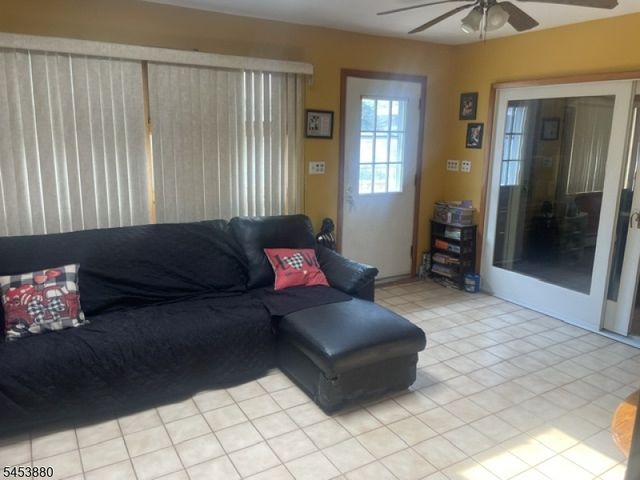84 E Laurel St, Woodbridge Twp., NJ 07064