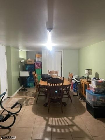 84 E Laurel St, Woodbridge Twp., NJ 07064