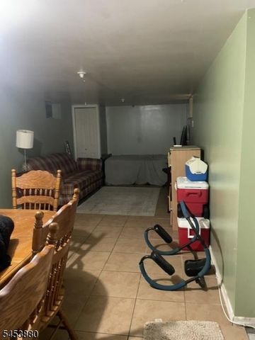 84 E Laurel St, Woodbridge Twp., NJ 07064