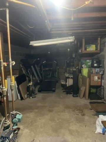 84 E Laurel St, Woodbridge Twp., NJ 07064