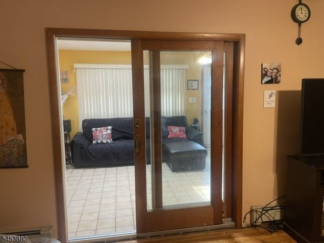 84 E Laurel St, Woodbridge Twp., NJ 07064