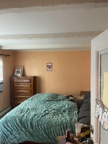 84 E Laurel St, Woodbridge Twp., NJ 07064