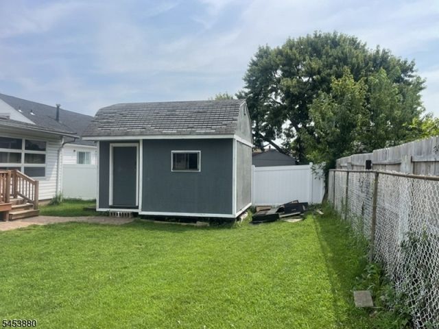84 E Laurel St, Woodbridge Twp., NJ 07064
