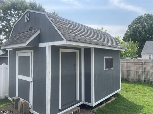 84 E Laurel St, Woodbridge Twp., NJ 07064