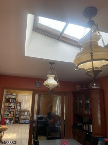 84 E Laurel St, Woodbridge Twp., NJ 07064