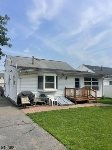84 E Laurel St, Woodbridge Twp., NJ 07064
