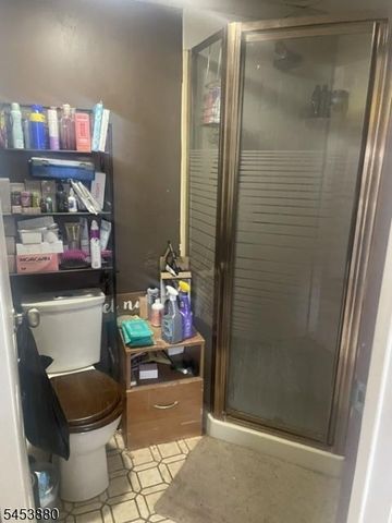 84 E Laurel St, Woodbridge Twp., NJ 07064