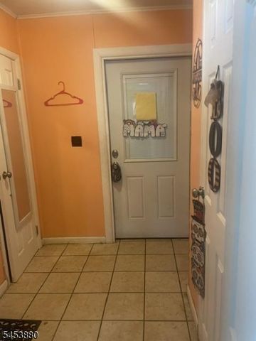 84 E Laurel St, Woodbridge Twp., NJ 07064