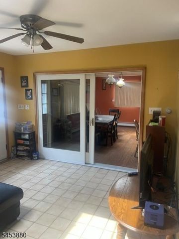 84 E Laurel St, Woodbridge Twp., NJ 07064