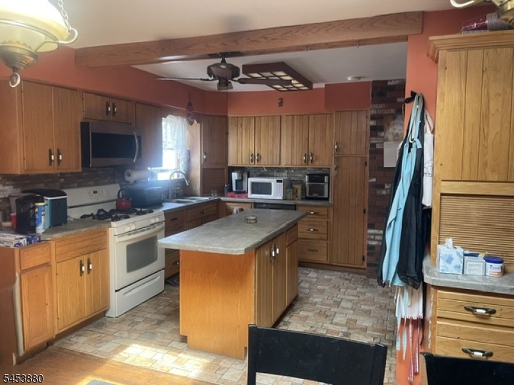 84 E Laurel St, Woodbridge Twp., NJ 07064 — photo 3