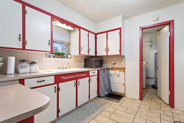 208 Dancer Dr, Longview, TX 75604